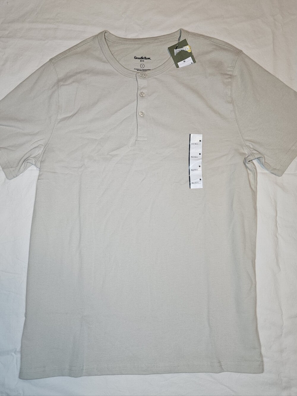 Goodfellow & Co Men's Short Sleeve Henley Shirt Creame Medium